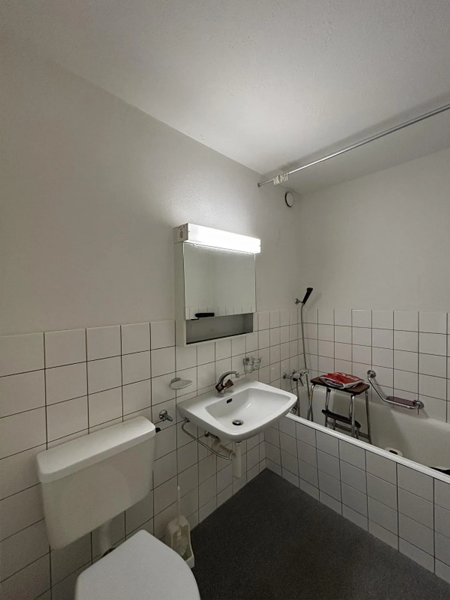 Appartement pratique 2 pièces dans un emplacement central - Photo 2 sur 6
