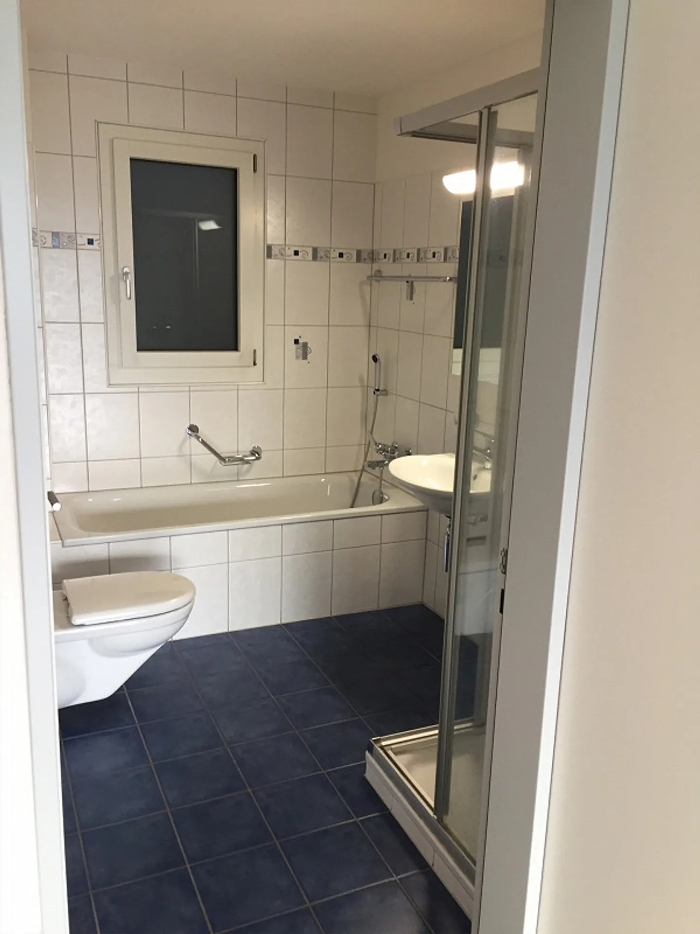 Sonnige 2 1/2 Zimmer-Wohnung im 1. OG mit grosszügiger Terrasse - Foto 10 von 25