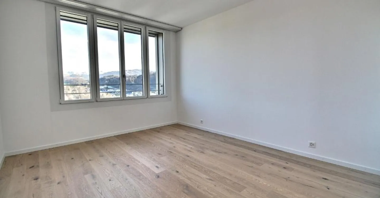 Attico di 4,5 stanze con vista libera! - Foto 2 di 9