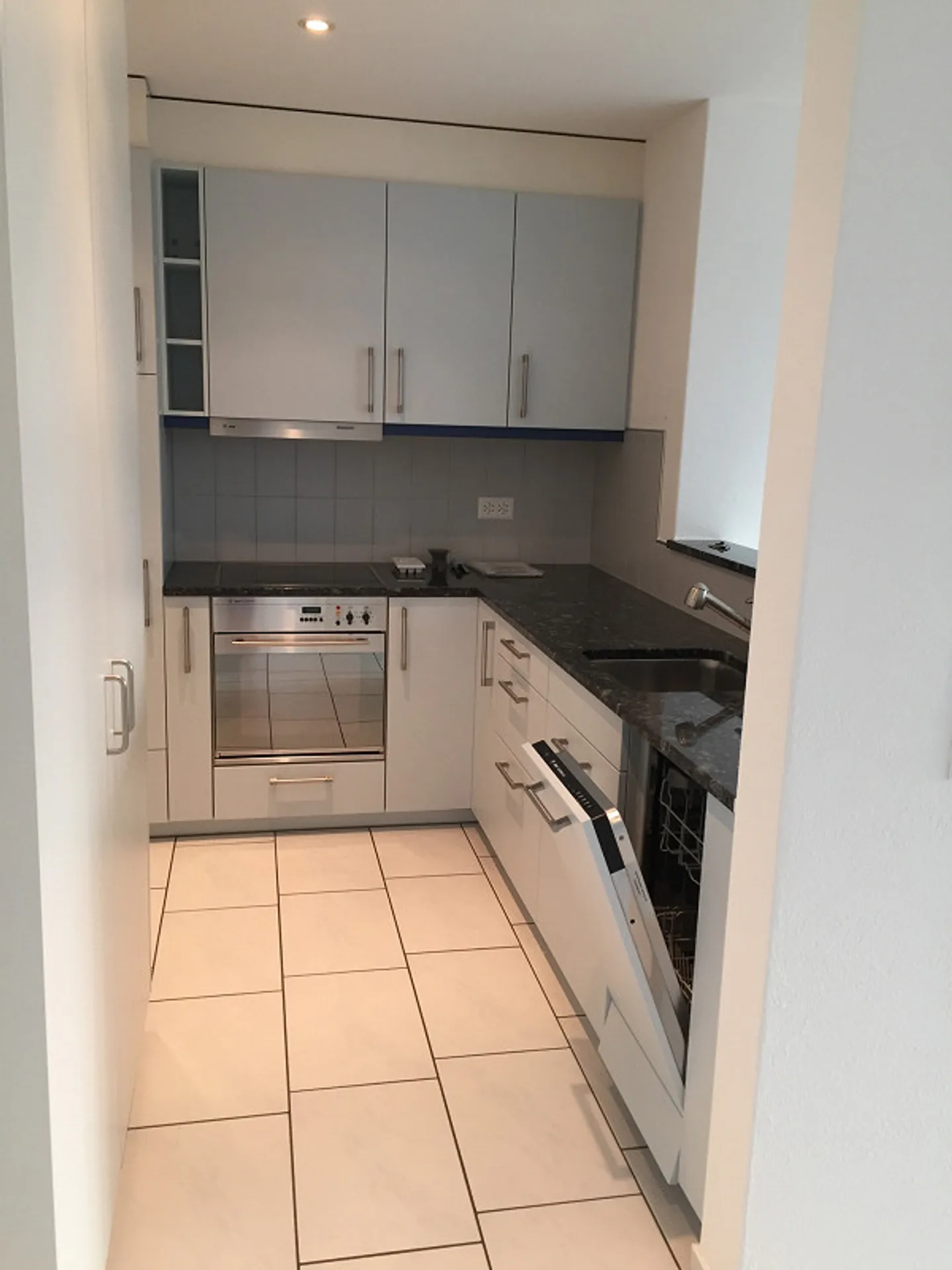 Sonnige 2 1/2 Zimmer-Wohnung im 1. OG mit grosszügiger Terrasse - Foto 13 von 25