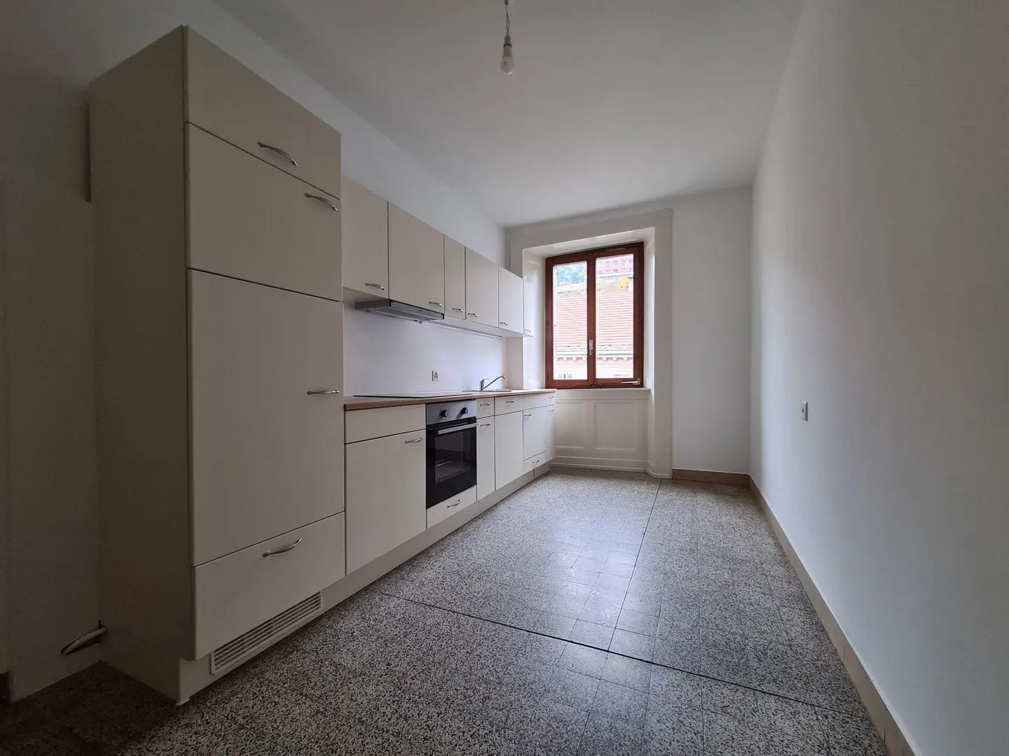 Residential building for sale - Photo 3 of 4