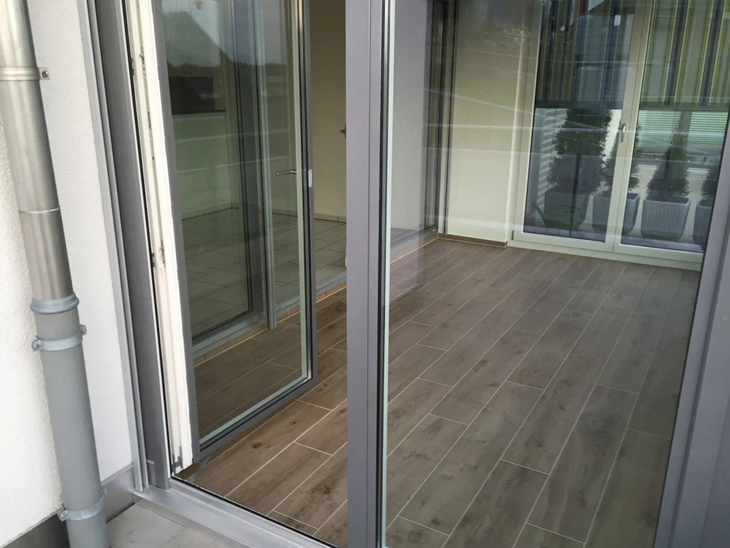 Sonnige 2 1/2 Zimmer-Wohnung im 1. OG mit grosszügiger Terrasse - Foto 22 von 25