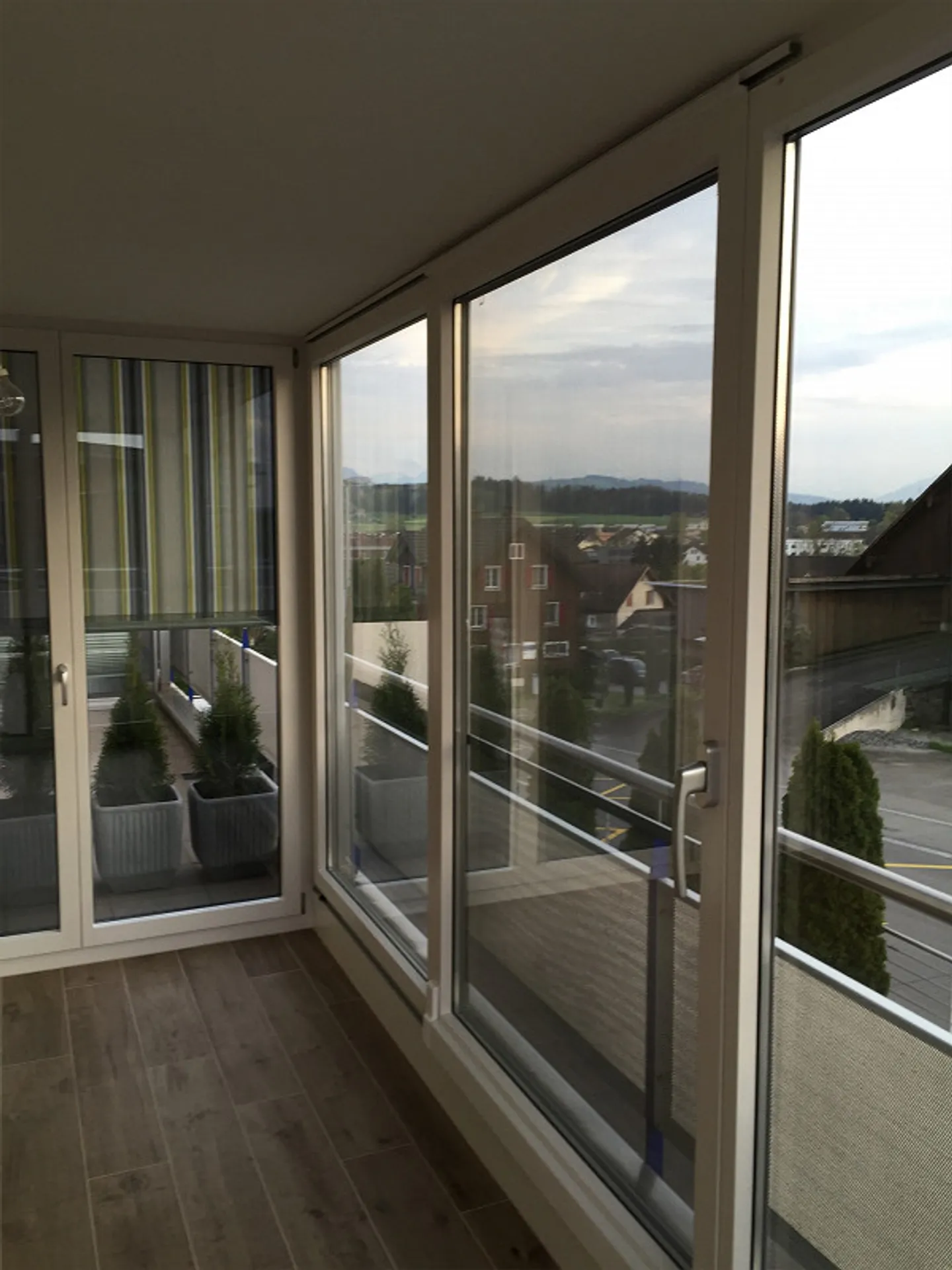 Sonnige 2 1/2 Zimmer-Wohnung im 1. OG mit grosszügiger Terrasse - Foto 23 von 25