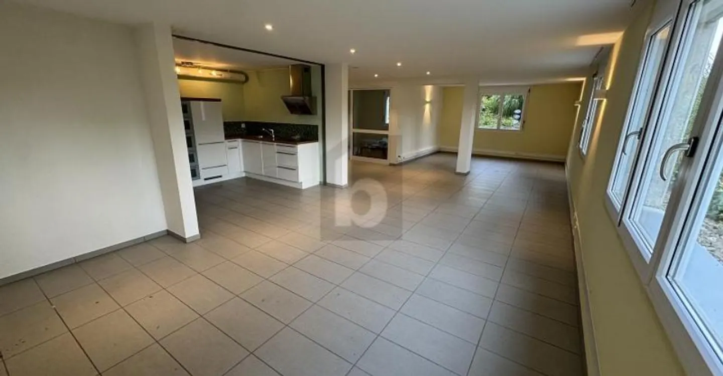LOFT FEELING WITH PRIVATE ENTRANCE - Photo 2 of 5
