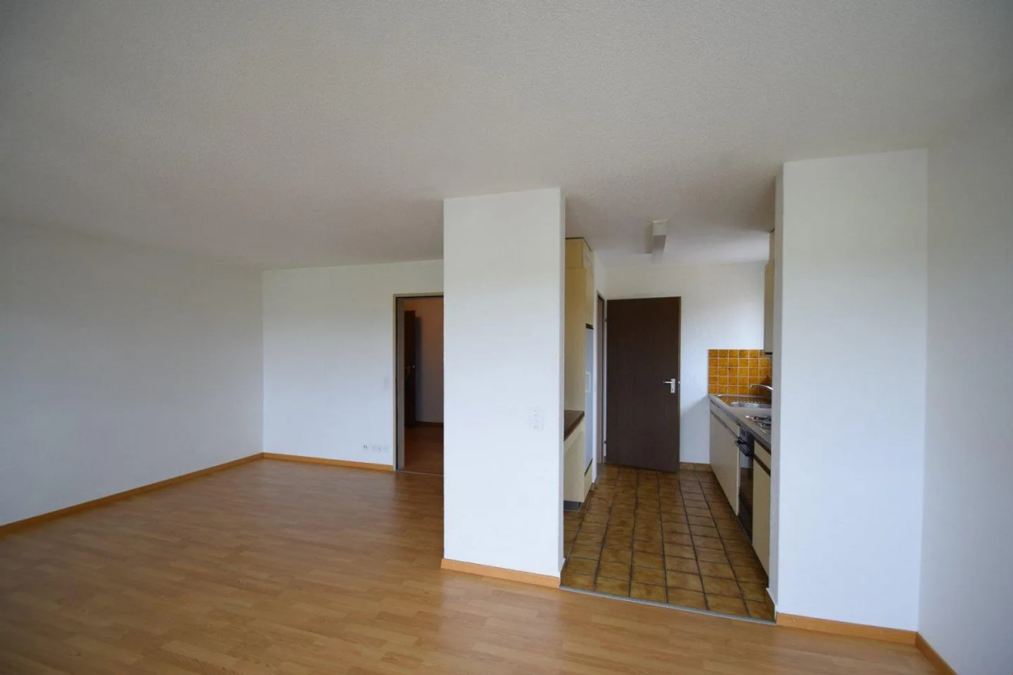 Appartamento affascinante 3.5 locali con balcone e bella vista a Wie... - Foto 3 di 13