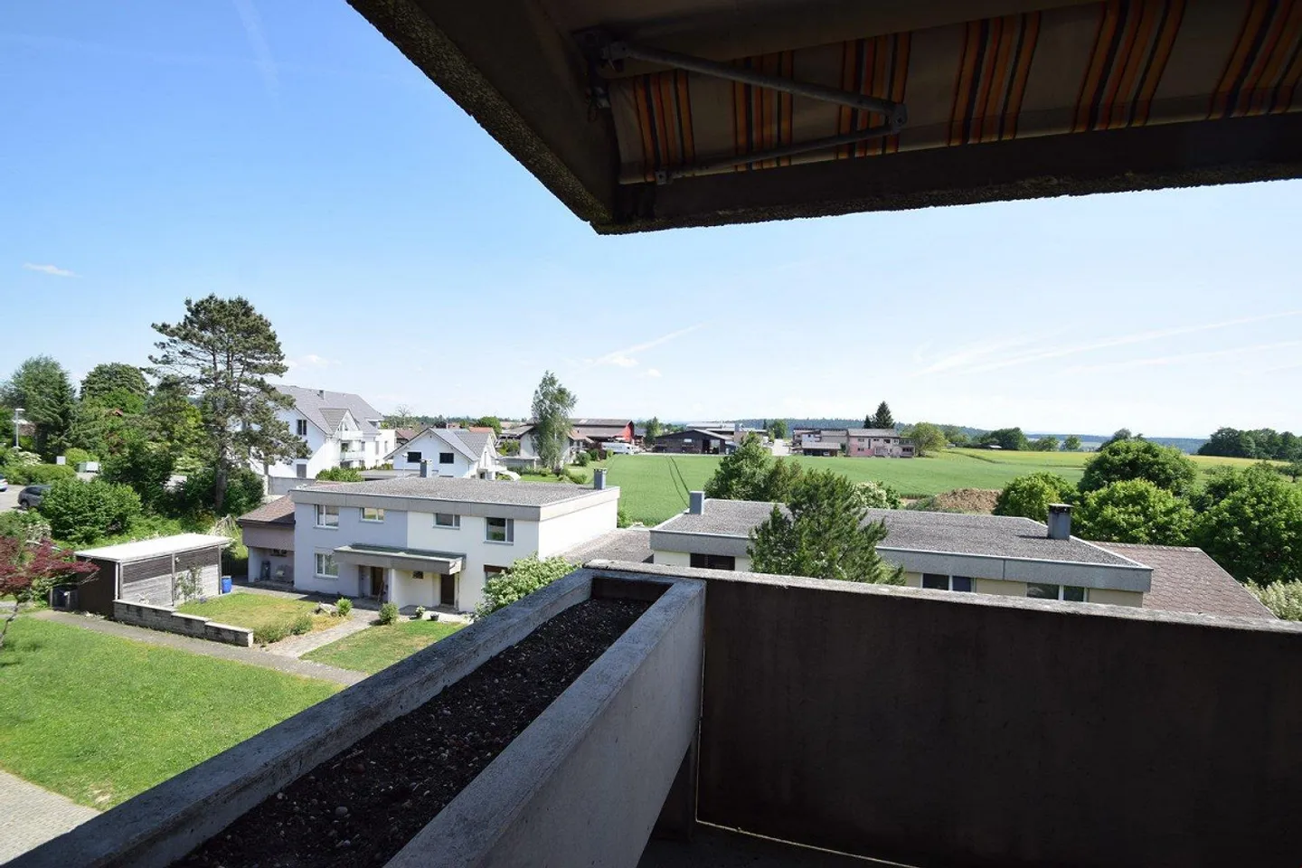 Appartamento affascinante 3.5 locali con balcone e bella vista a Wie... - Foto 1 di 13