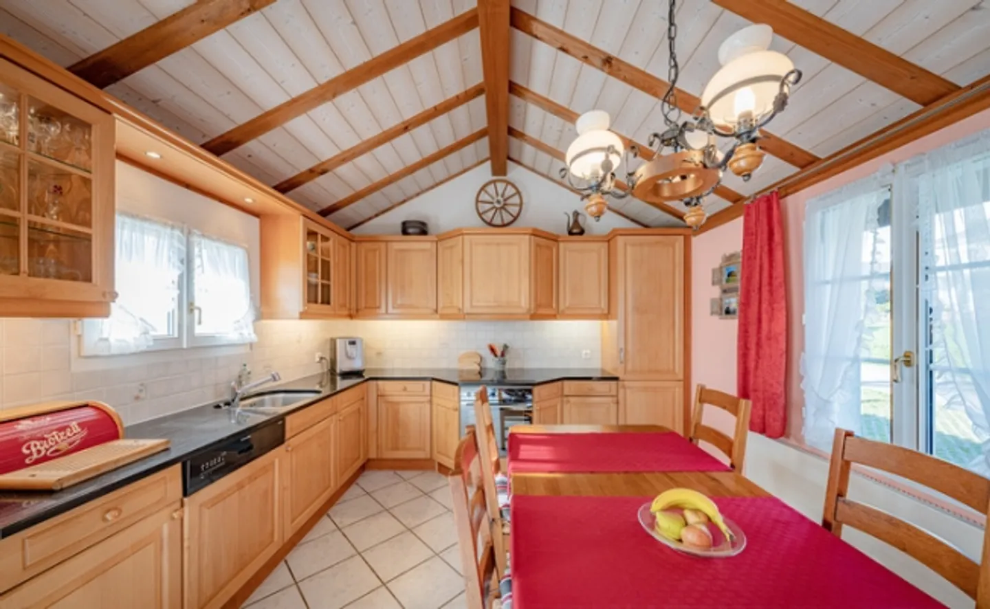 Well-maintained house with character - Photo 3 of 7