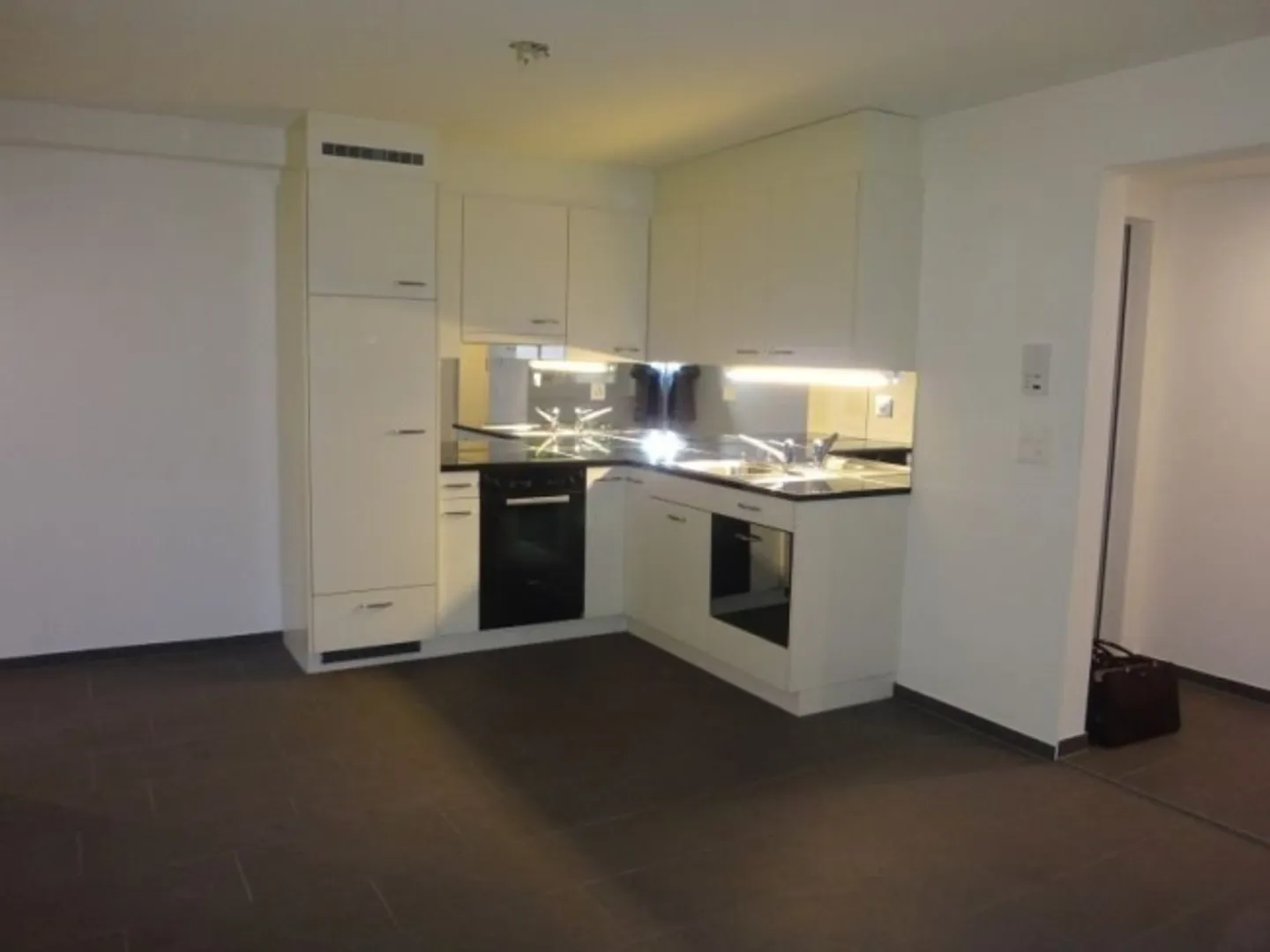 Appartamento ristrutturato con patio in una posizione tranquilla - Foto 1 di 8
