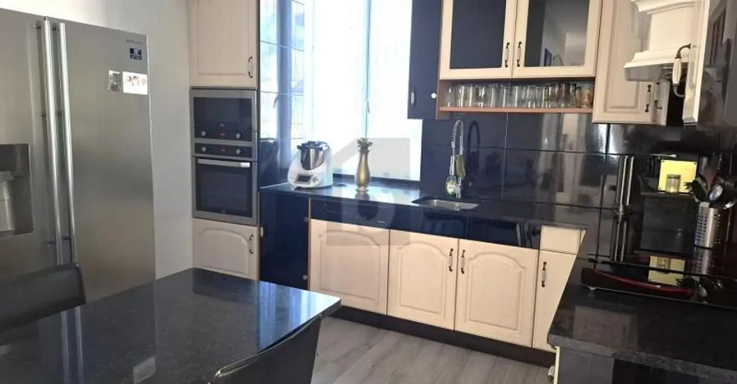 CHIC, RENOVATED AND WELL-DESIGNED WITH A VIEW - Photo 2 of 5
