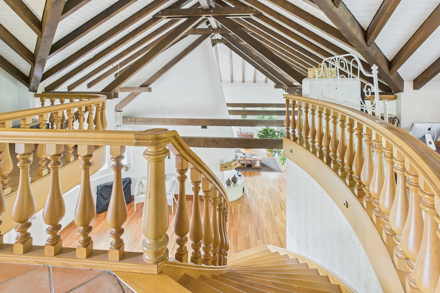 Herrschaftliche Villa über den Dächern von Lyss - Foto 16 von 28