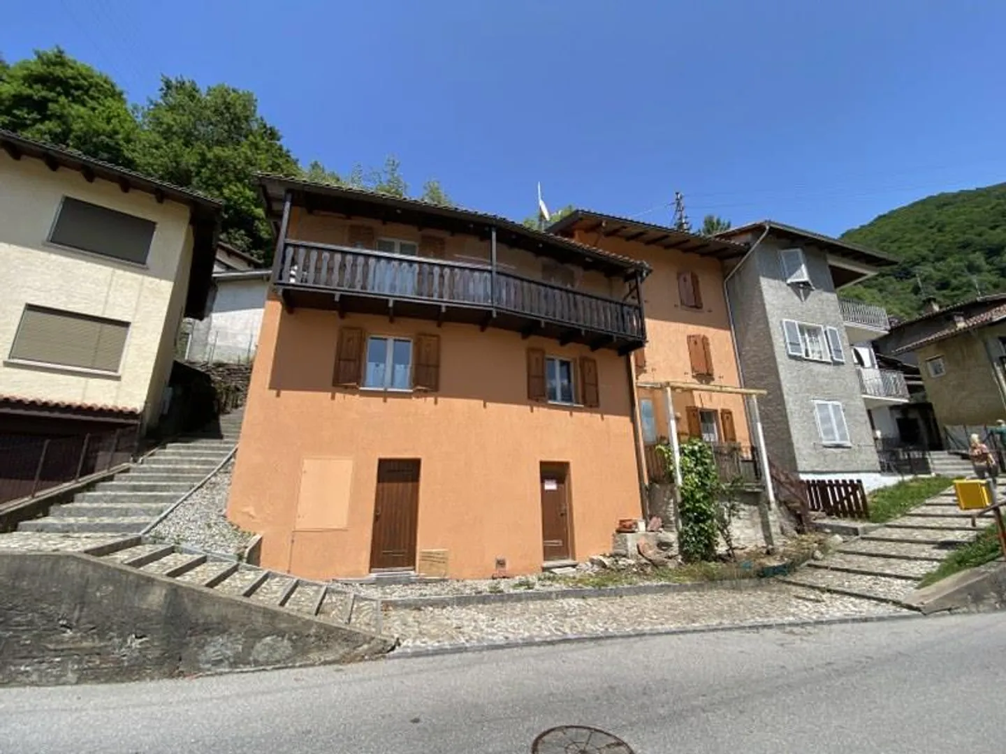 APPARTAMENTO PER VACANZE 4.5 STANZE TRA LE MONTAGNE - Foto 2 di 5