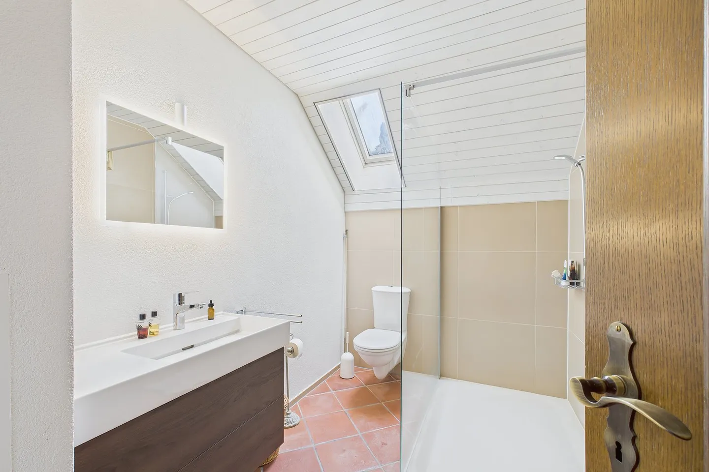 Herrschaftliche Villa über den Dächern von Lyss - Foto 18 von 28