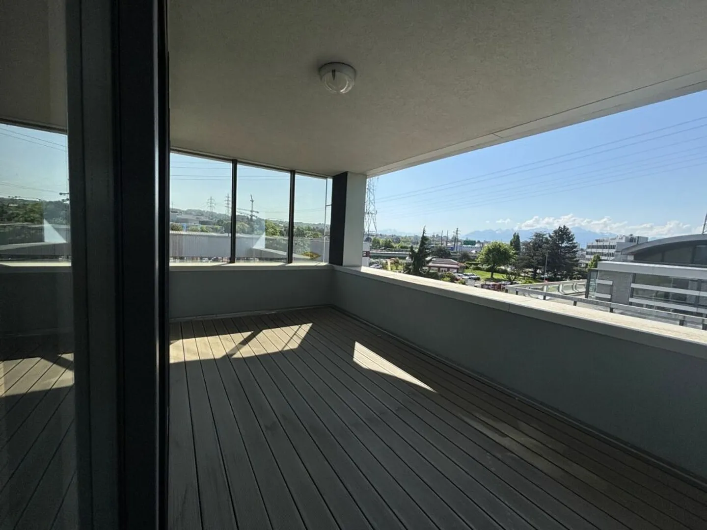 Bureaux magnifiques de 290 m2, avec terrasse, à louer à Crissier - Photo 2 sur 5