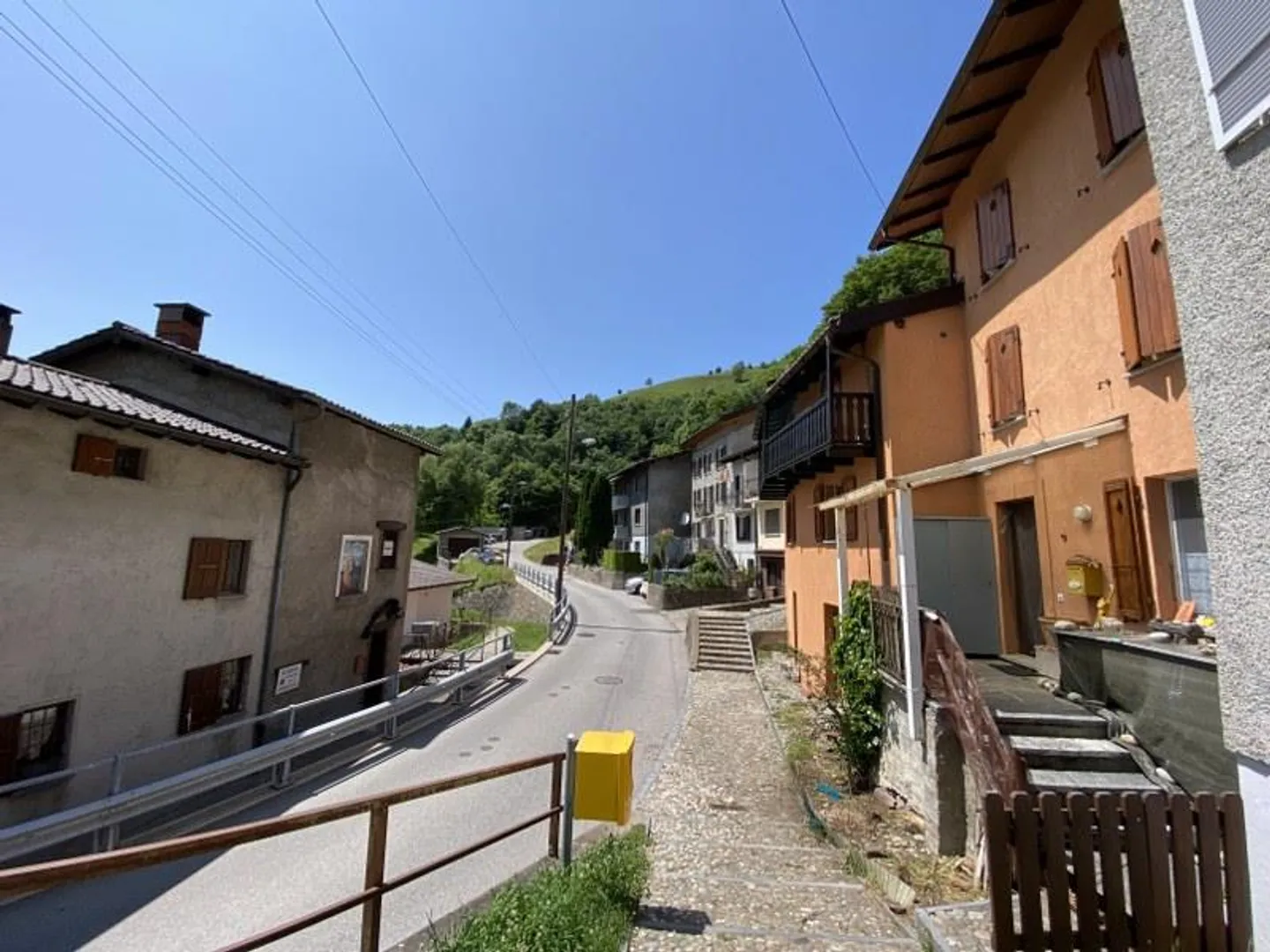 APPARTAMENTO PER VACANZE 4.5 STANZE TRA LE MONTAGNE - Foto 3 di 5