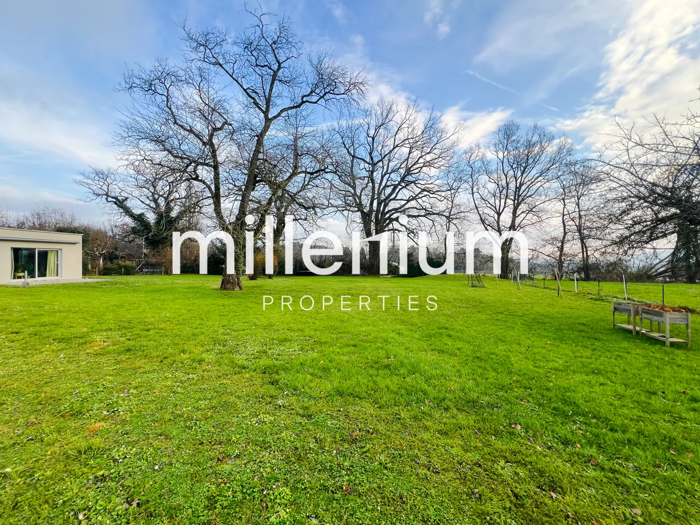 Charming Villa with Garden - Photo 5 of 10