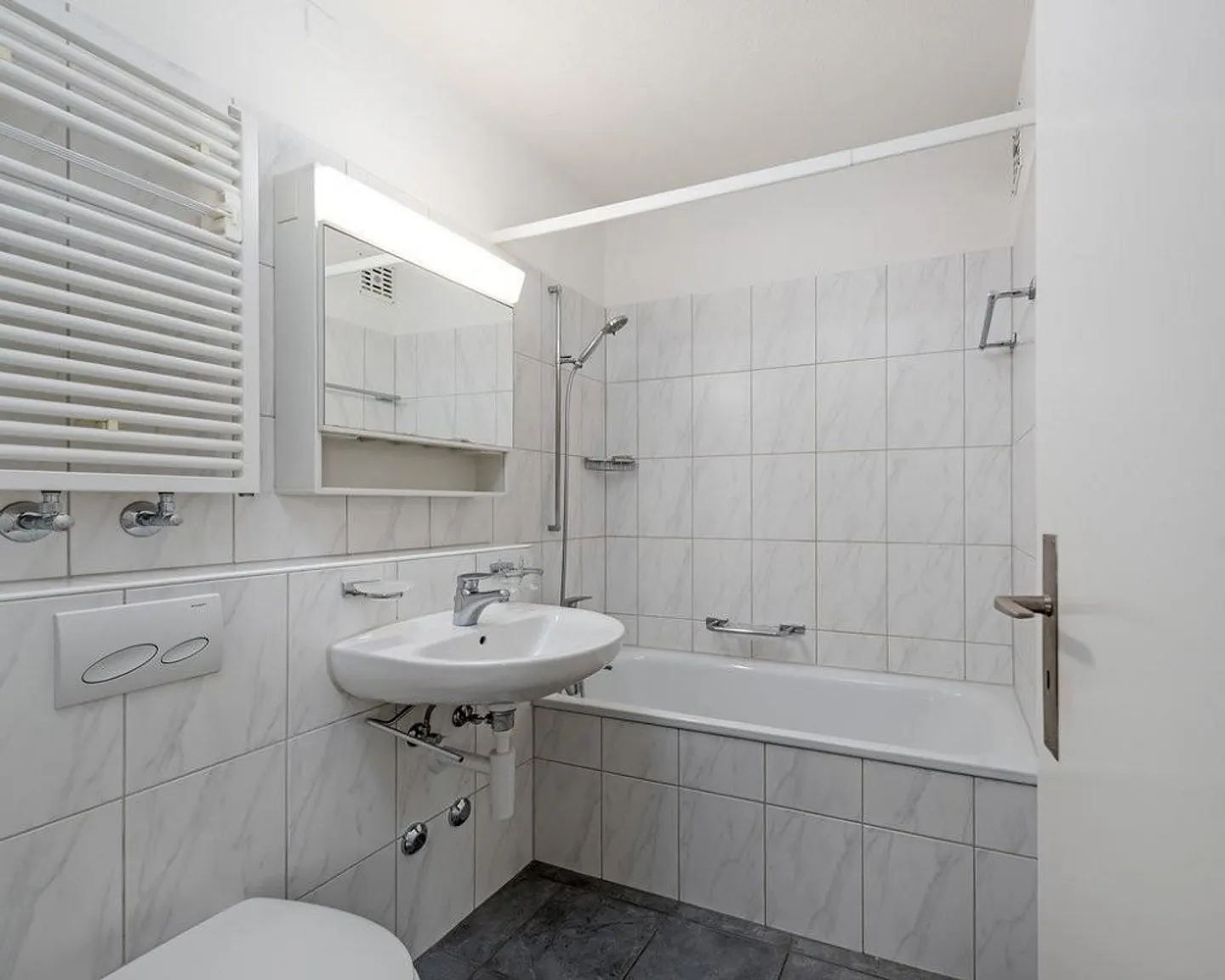 Grattacielo in un ambiente rurale - Foto 3 di 8