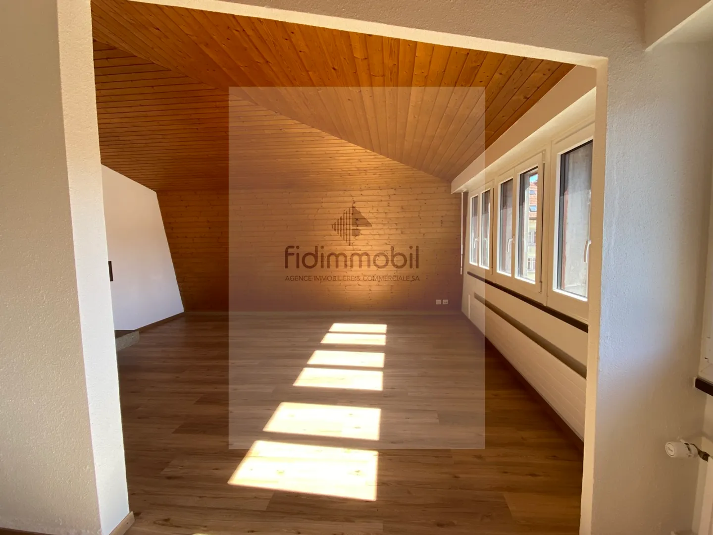 Appartement 4.5 pièces rénové - Photo 4 sur 15