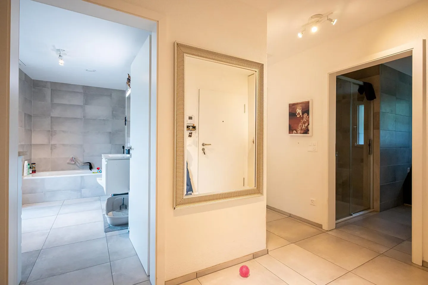 Moderne 3.5-Zimmerwohnung mit Balkon und Garten in Toffen zu verkaufen - Foto 9 von 16