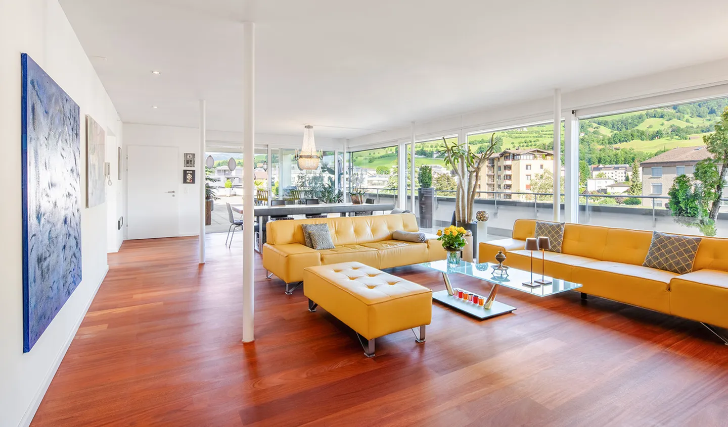 Penthouse au-dessus des toits de Küssnacht - emplacement urbain avec vue sur le Rigi - Photo 3 sur 11