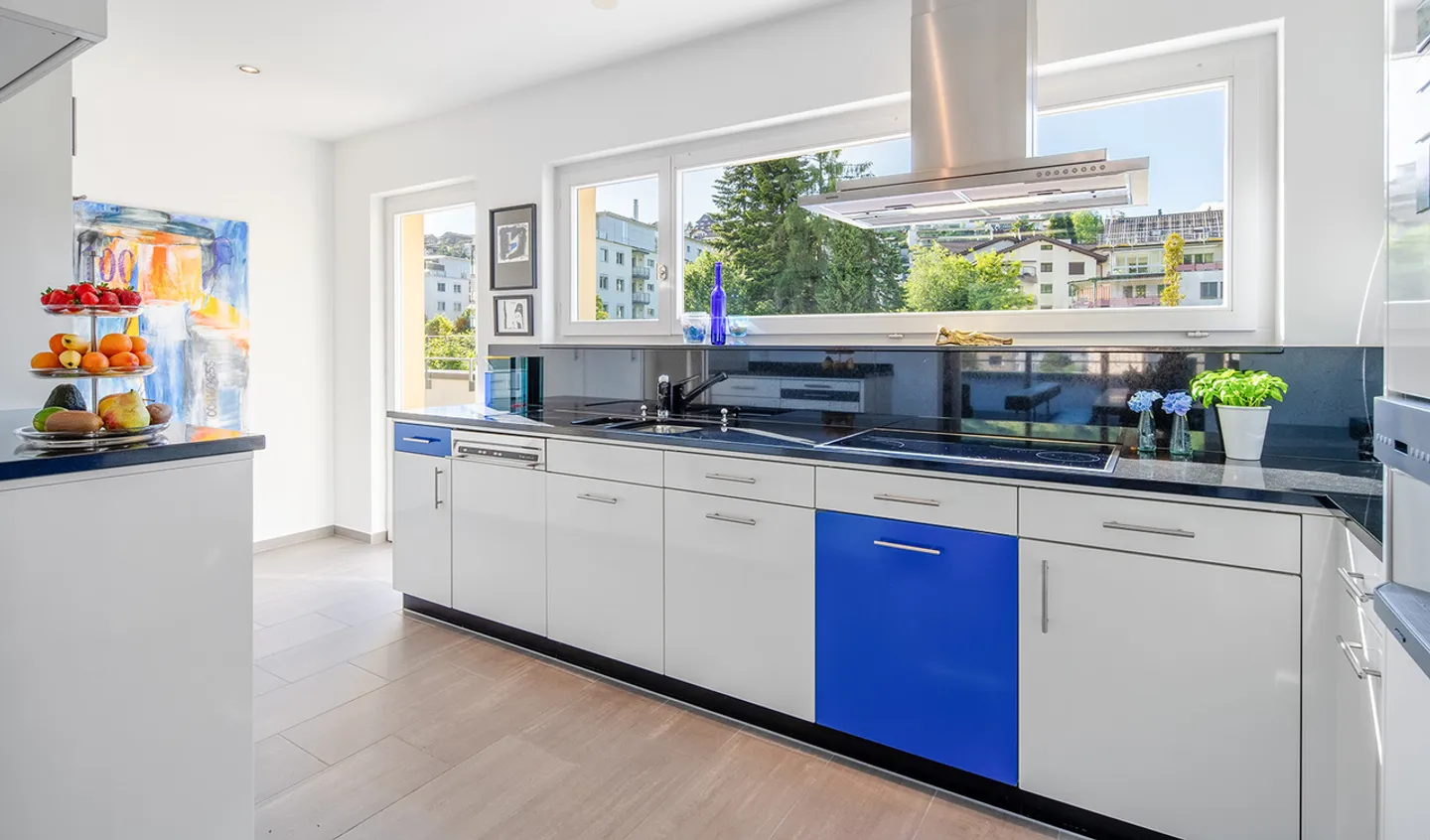 Penthouse au-dessus des toits de Küssnacht - emplacement urbain avec vue sur le Rigi - Photo 4 sur 11