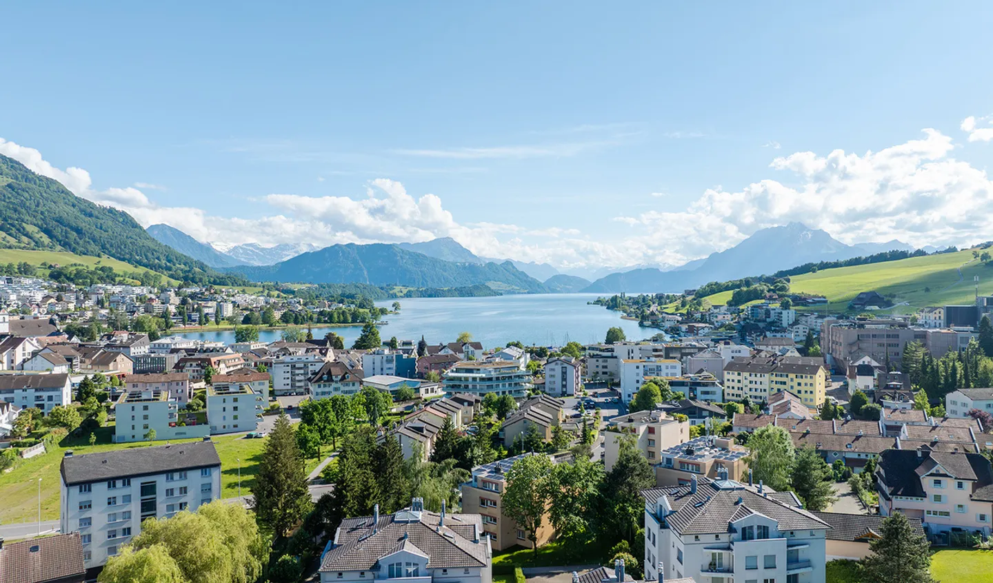 Penthouse au-dessus des toits de Küssnacht - emplacement urbain avec vue sur le Rigi - Photo 9 sur 11