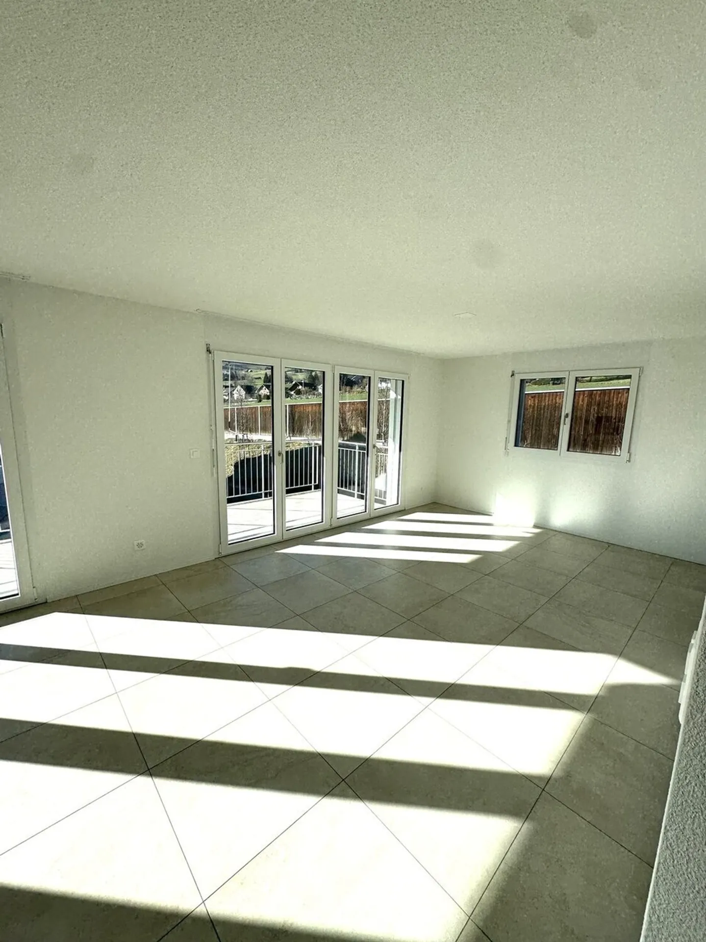 Felicità abitativa nel verde con vista soleggiata - Foto 2 di 10