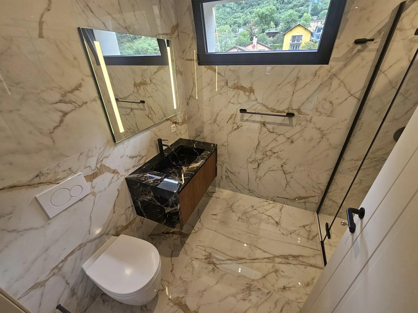 FOR RENT NEW 2.5 ROOMS WITH OPEN VIEW IN LUMINO - Photo 5 of 9