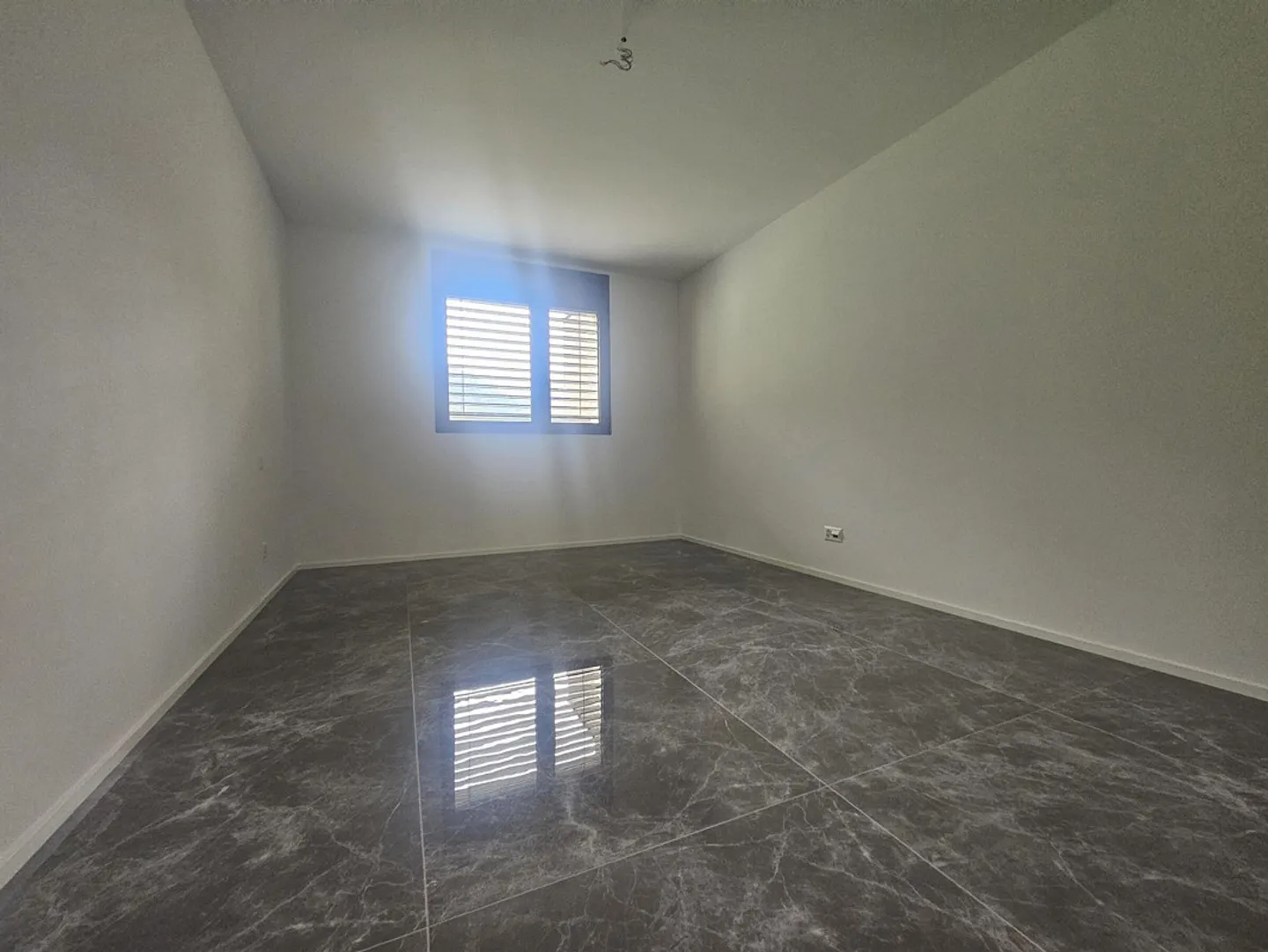 FOR RENT NEW 2.5 ROOMS WITH OPEN VIEW IN LUMINO - Photo 4 of 9