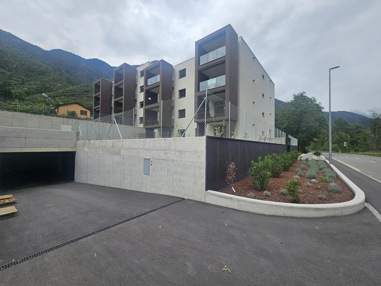 FOR RENT NEW 2.5 ROOMS WITH OPEN VIEW IN LUMINO - Photo 9 of 9