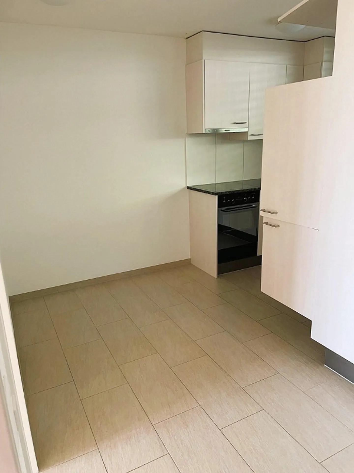 Appartement moderne 2 pièces avec jardin privé dans un emplacement central ! - Photo 3 sur 9