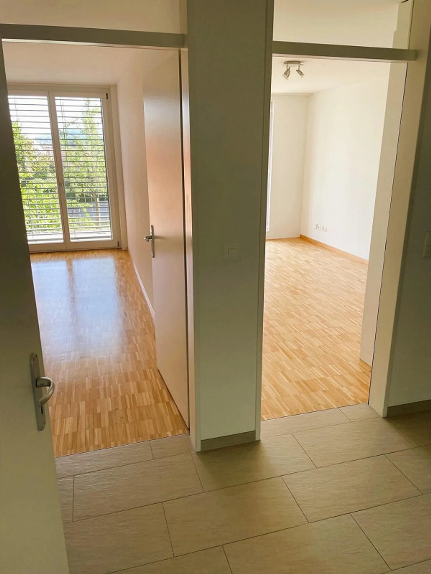 Appartement moderne 2 pièces avec jardin privé dans un emplacement central ! - Photo 4 sur 9