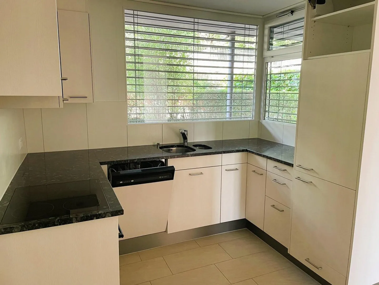 Appartement moderne 2 pièces avec jardin privé dans un emplacement central ! - Photo 2 sur 9