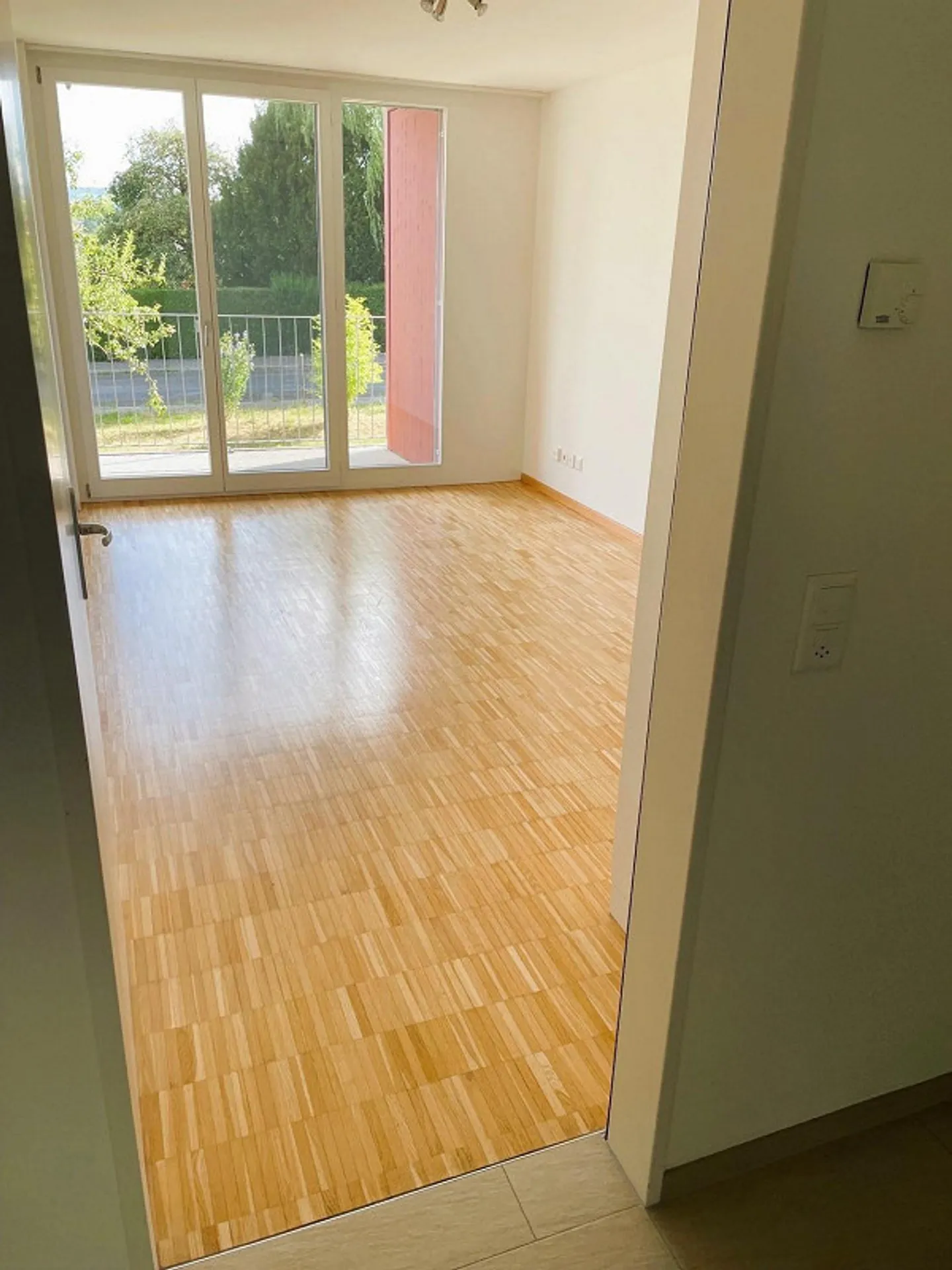 Appartement moderne 2 pièces avec jardin privé dans un emplacement central ! - Photo 5 sur 9