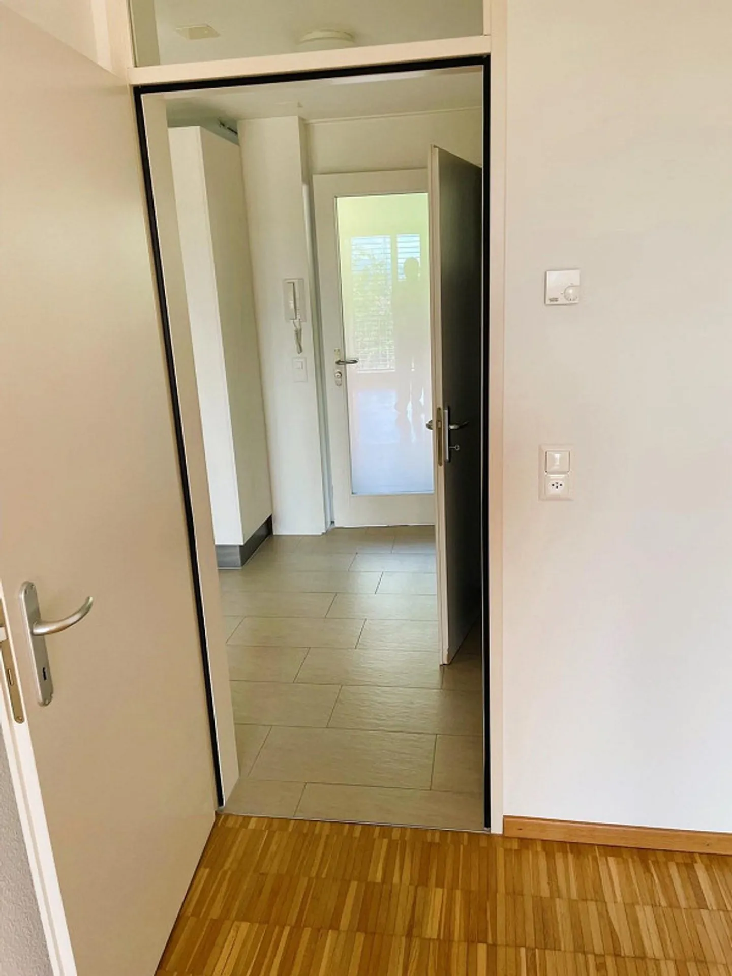 Appartement moderne 2 pièces avec jardin privé dans un emplacement central ! - Photo 6 sur 9