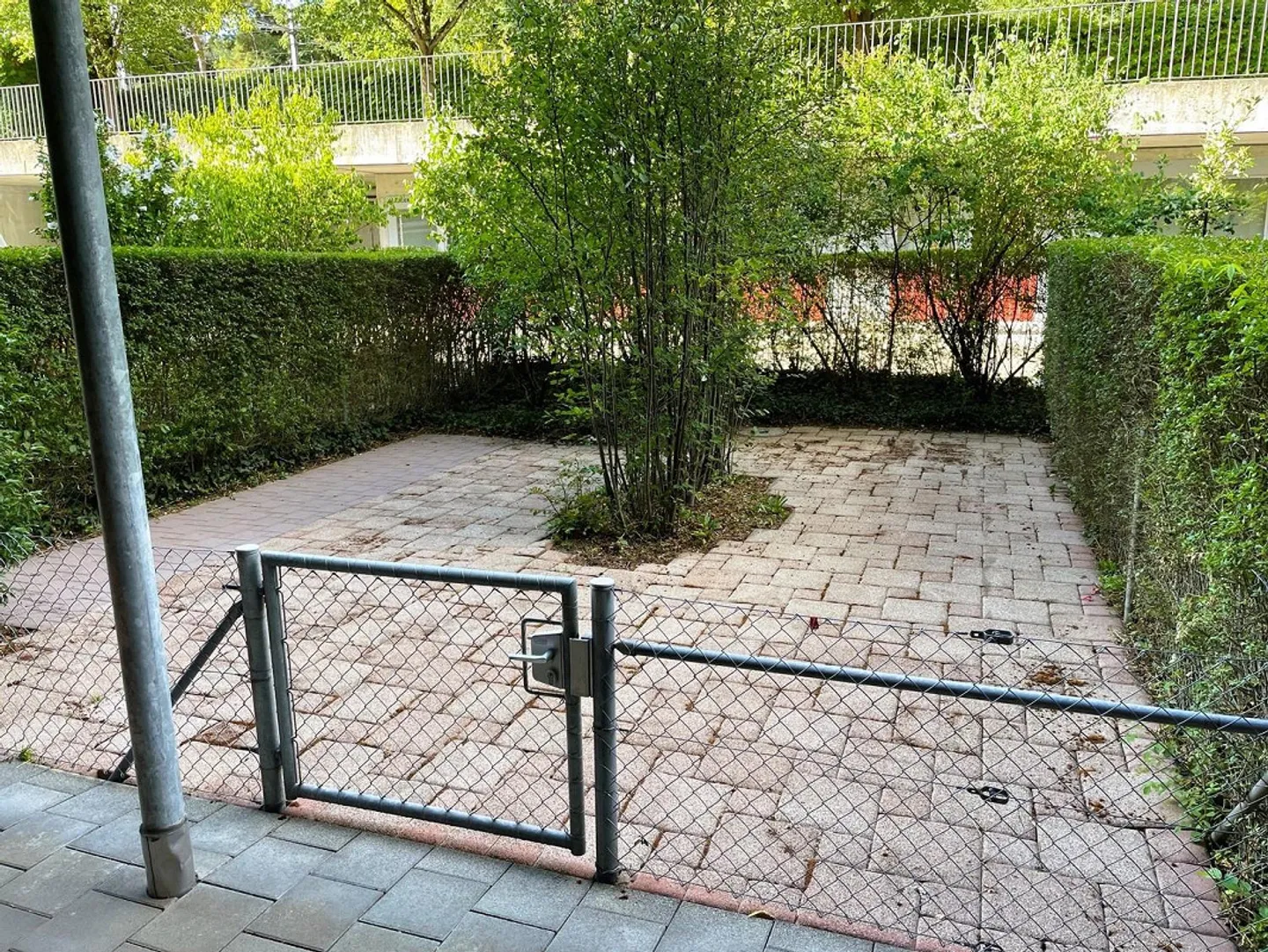 Appartement moderne 2 pièces avec jardin privé dans un emplacement central ! - Photo 8 sur 9