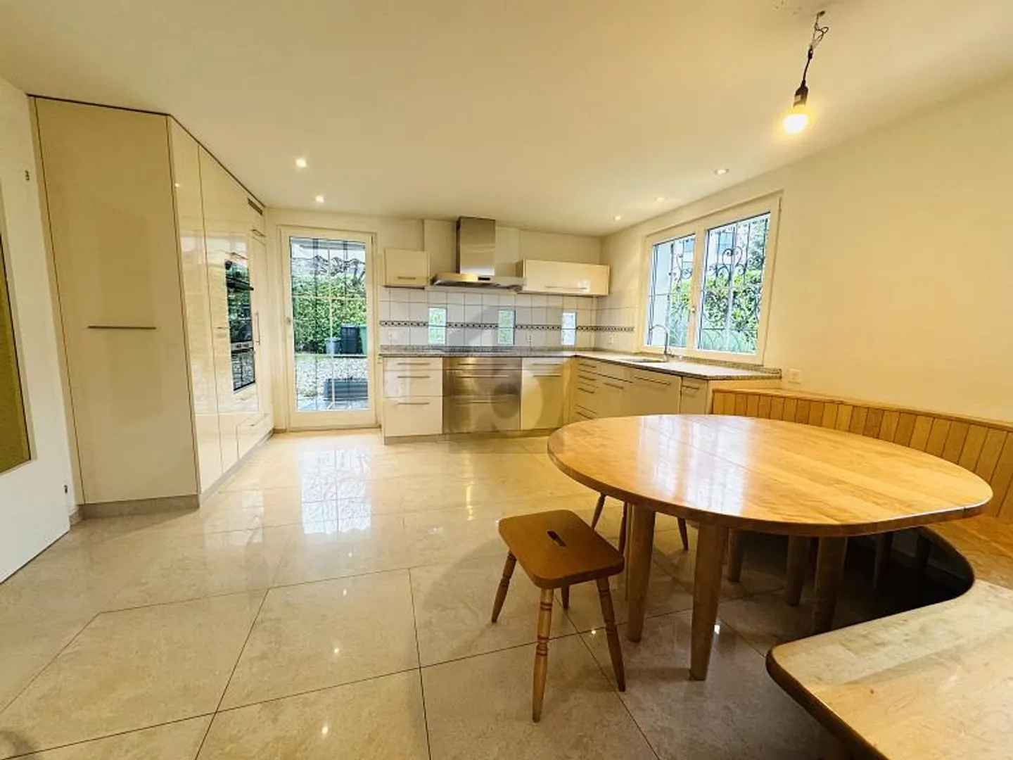 Single house for rent - Photo 3 of 6