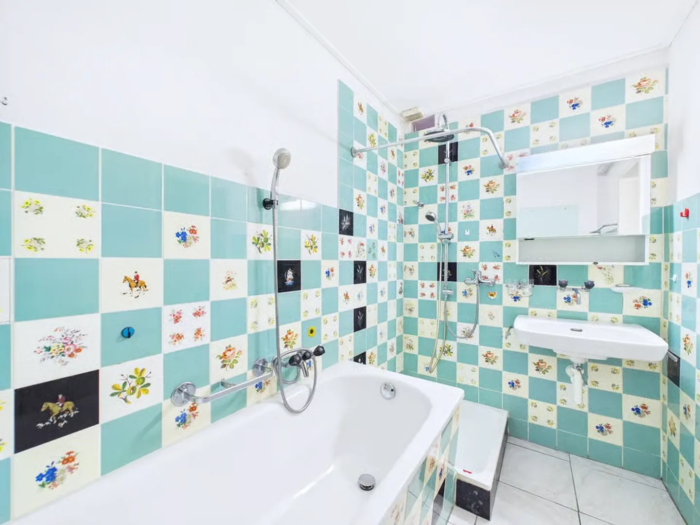Historical Gem with Apartment - Photo 8 of 13