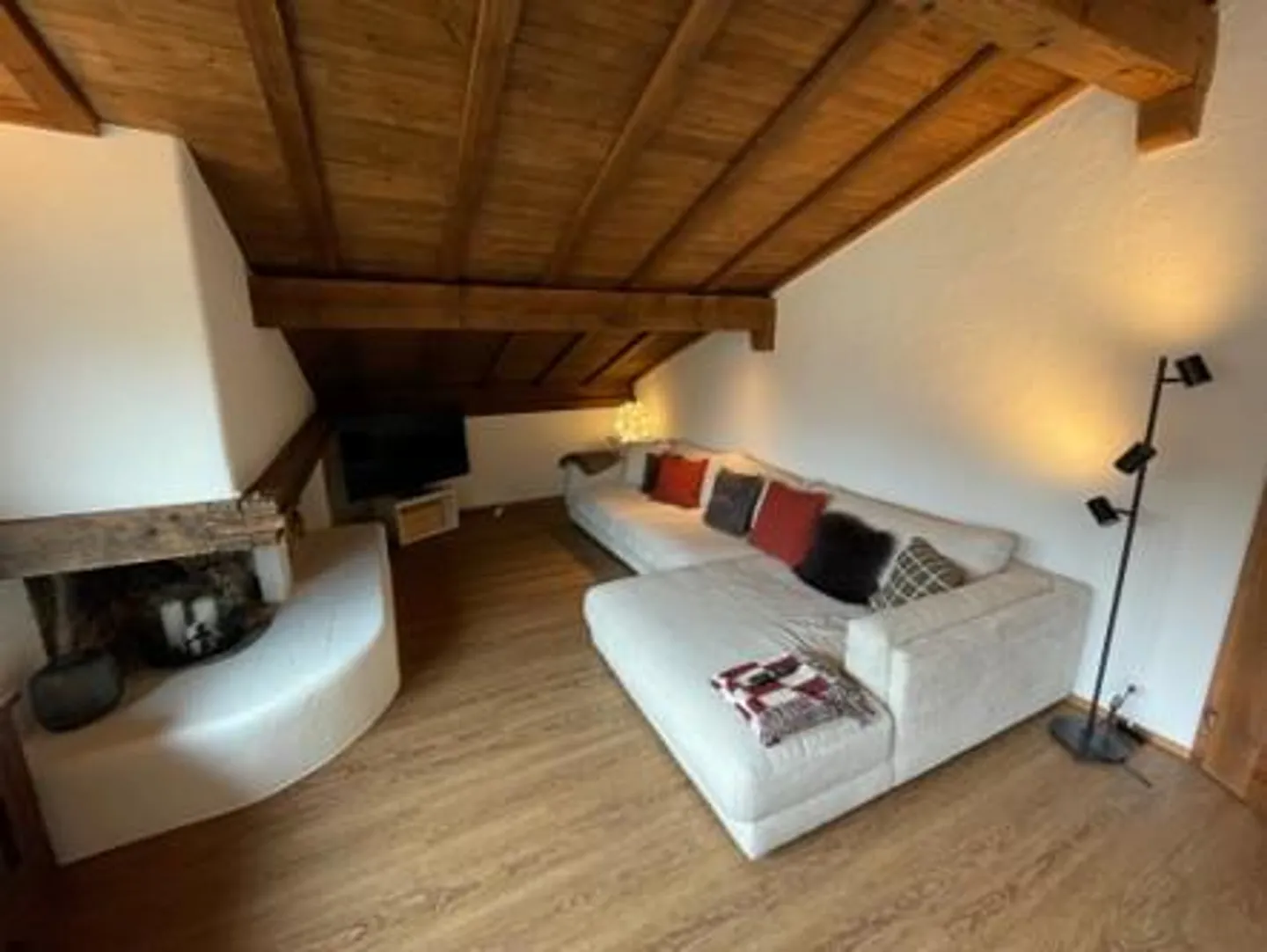 Beautiful attic apartment in a central location with balcony - Photo 1 of 15
