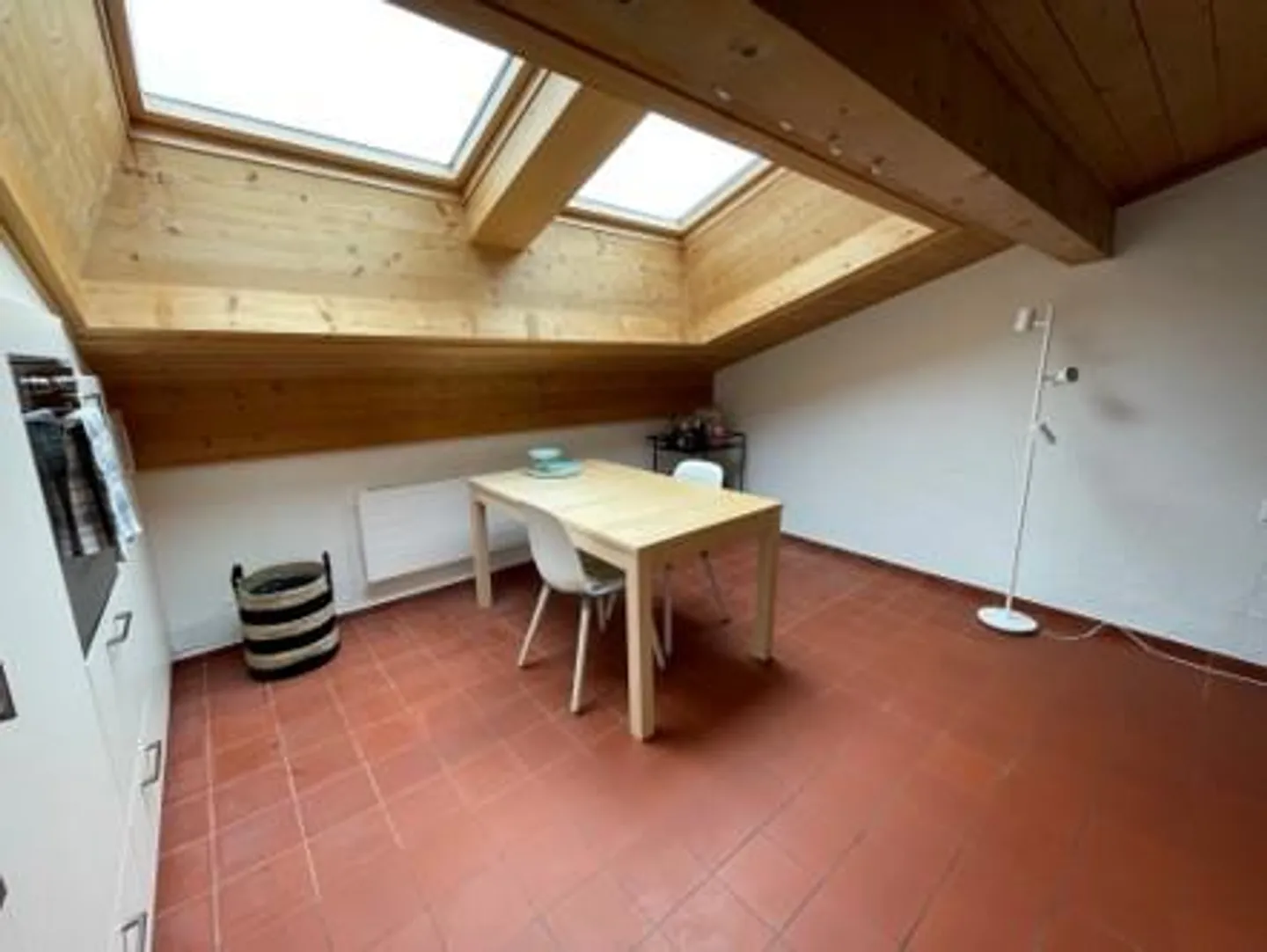 Beautiful attic apartment in a central location with balcony - Photo 4 of 15
