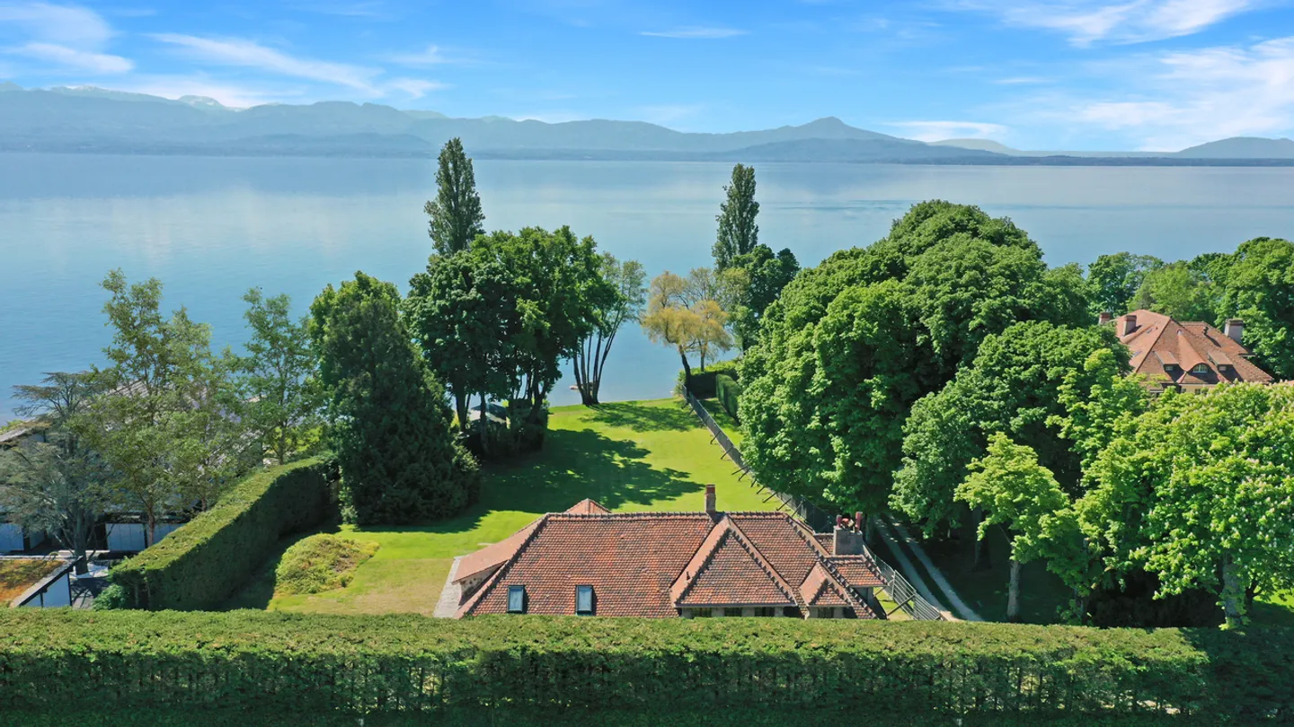 Proprietà a picco sull'acqua con garage per barche, da ristrutturare, La Côte - Foto 2 di 5