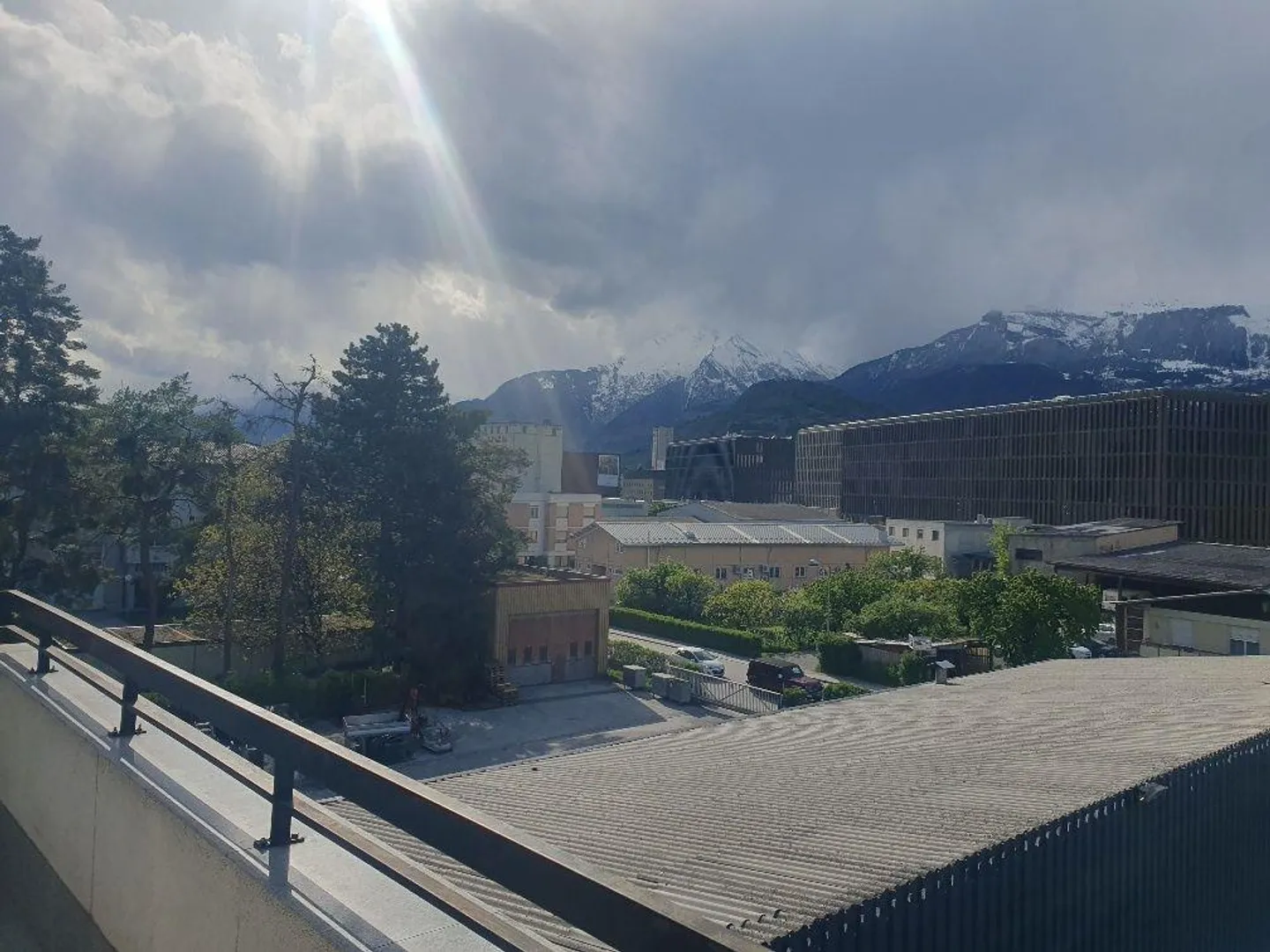 Appartement spacieux avec balcon - Photo 4 sur 6