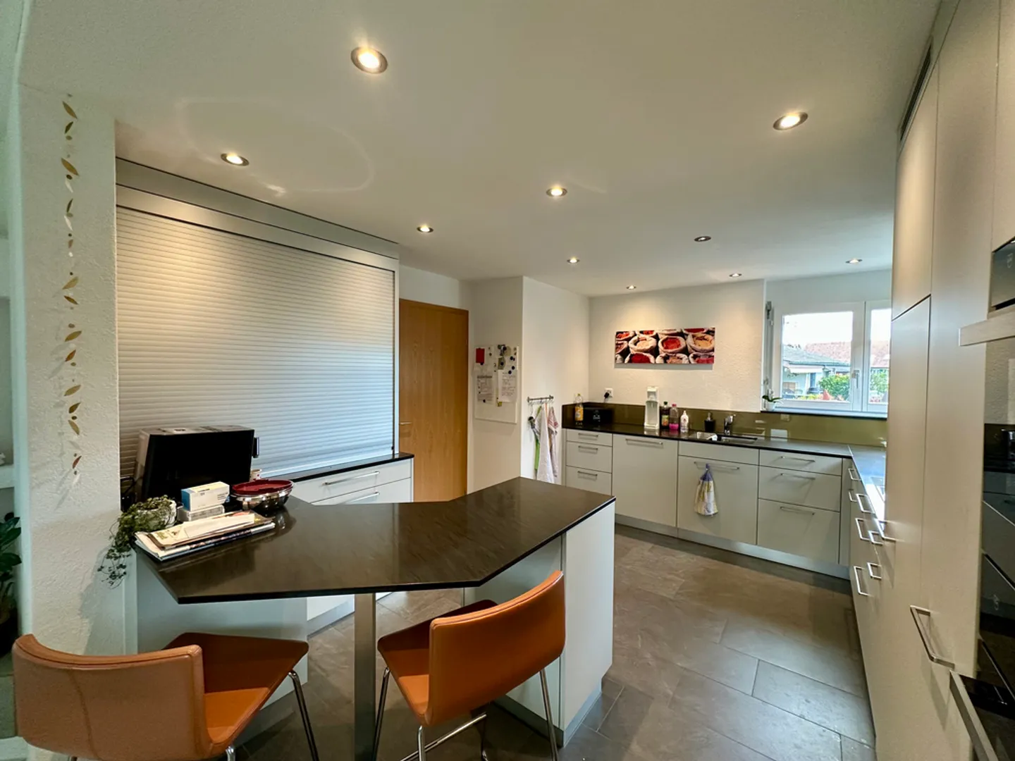 Casa unifamiliare ben tenuta con paradiso del giardino, ideale per le famiglie - Foto 2 di 12