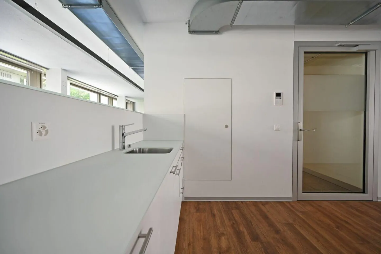 Cerchi spazi per uffici pratici? Abbiamo la proprietà giusta per te! - Foto 1 di 6