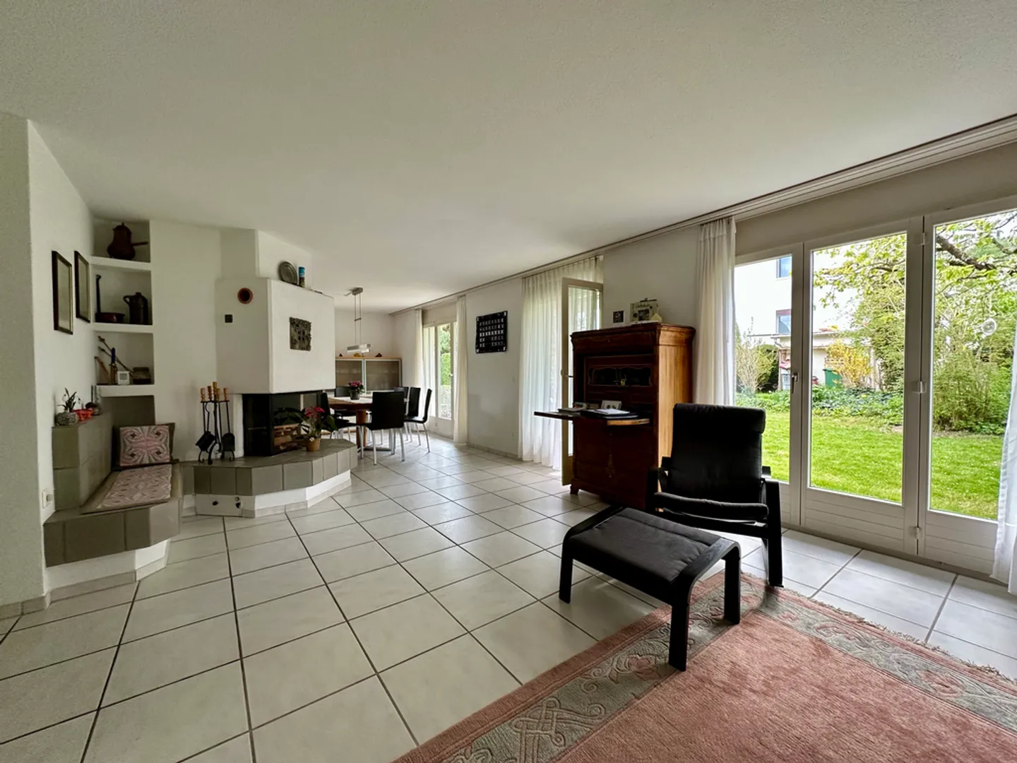 Casa unifamiliare ben tenuta con paradiso del giardino, ideale per le famiglie - Foto 3 di 12