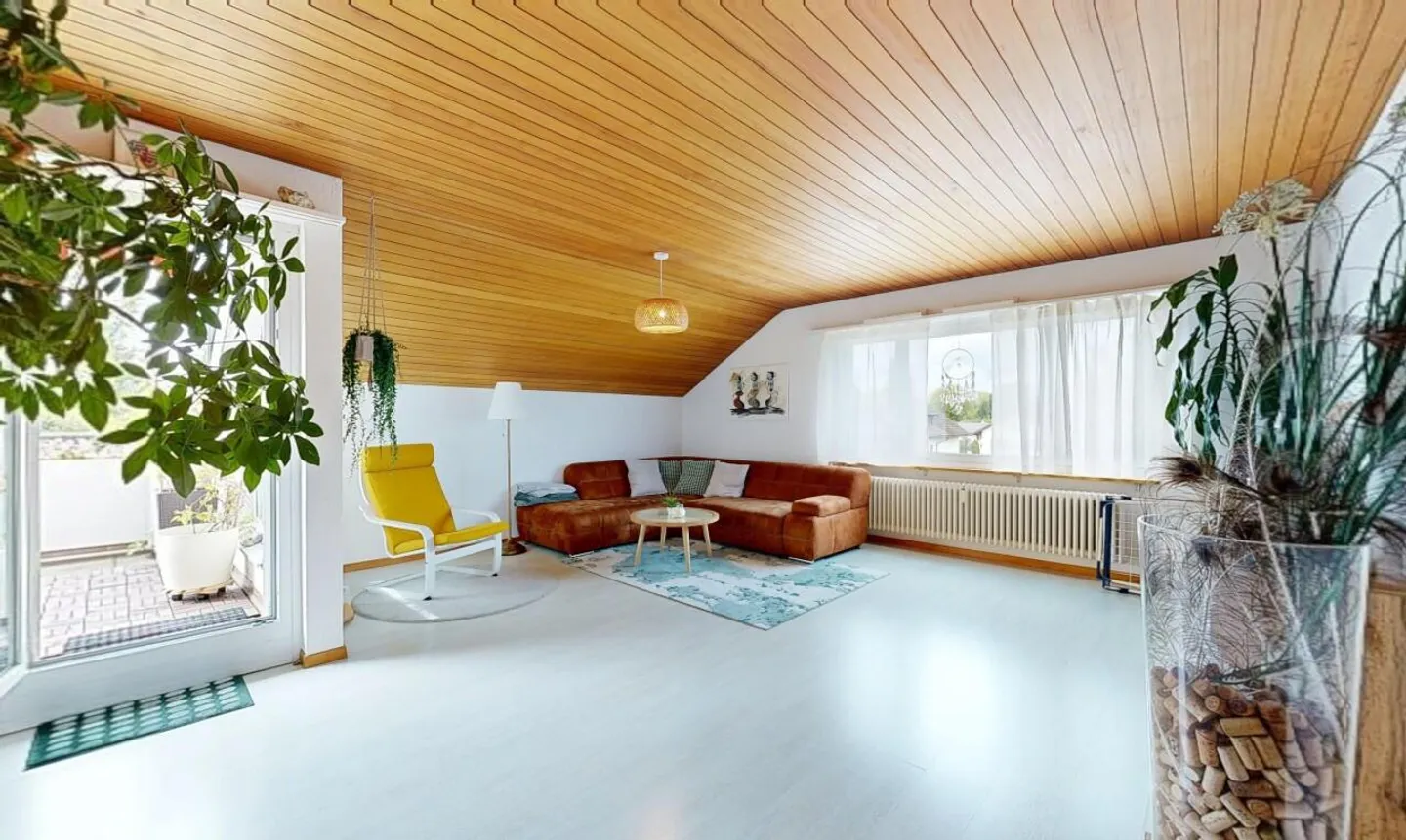 Appartement en attique abordable avec vue dégagée dans un emplacement calme - Photo 2 sur 11