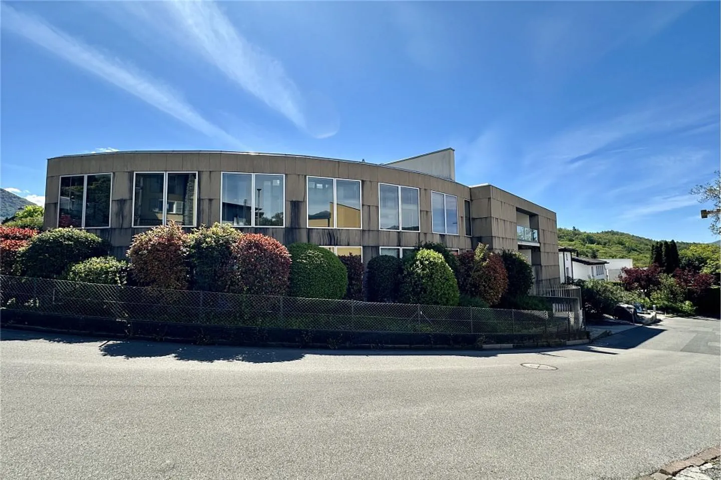 Appartement moderne et élégant de 4 pièces à Comano - Photo 6 sur 13