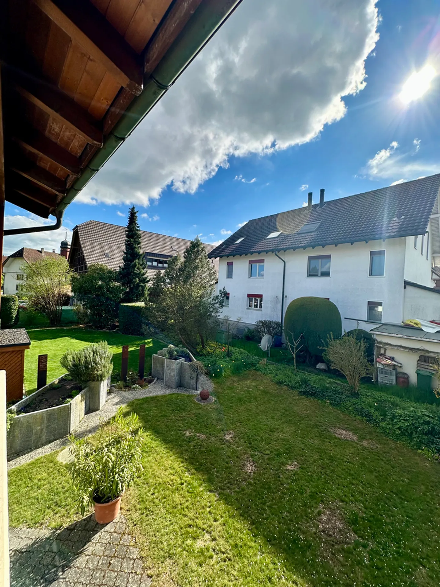 Casa unifamiliare ben tenuta con paradiso del giardino, ideale per le famiglie - Foto 11 di 12