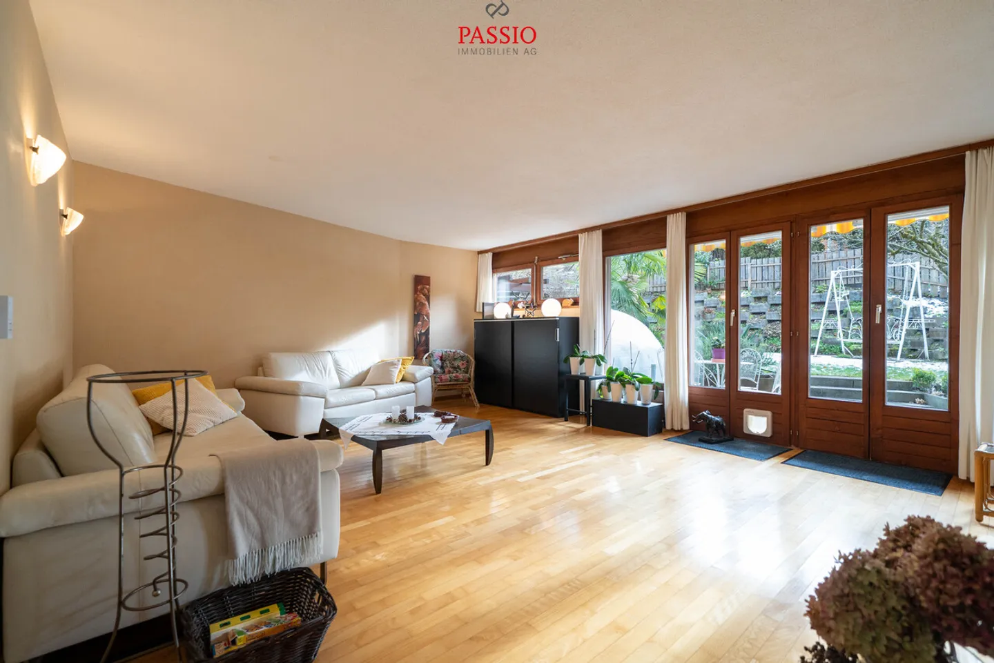 Large 10-Room End Townhouse with Garden Paradise in Prime Location - Photo 5 of 34