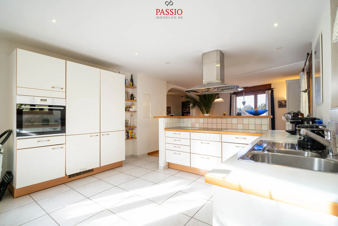 Large 10-Room End Townhouse with Garden Paradise in Prime Location - Photo 14 of 34