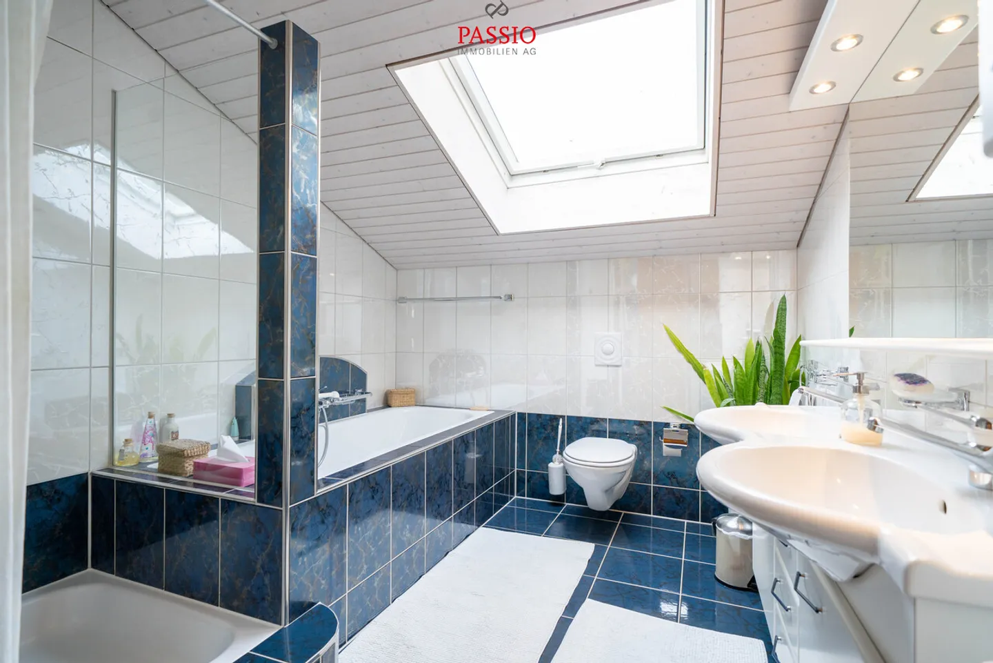 Large 10-Room End Townhouse with Garden Paradise in Prime Location - Photo 25 of 34